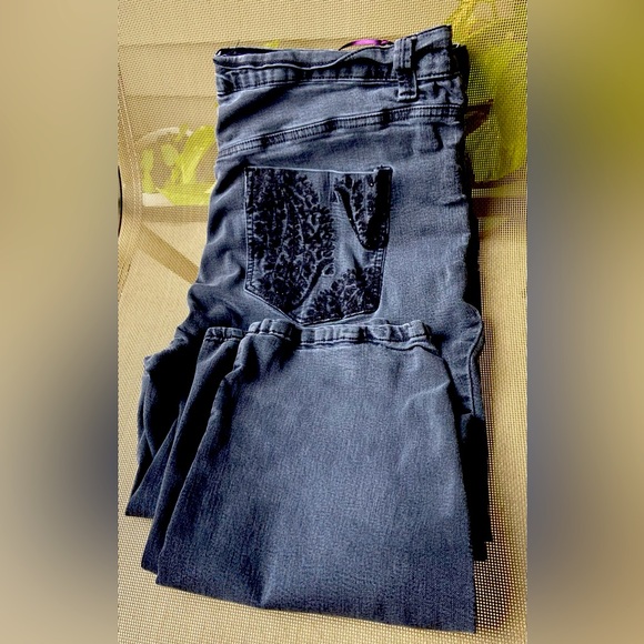 Well Worn Gloria Vanderbilt Sz-16/18 Petite Stylish Black Jeans w/Great Stretch🖤 - Picture 9 of 16